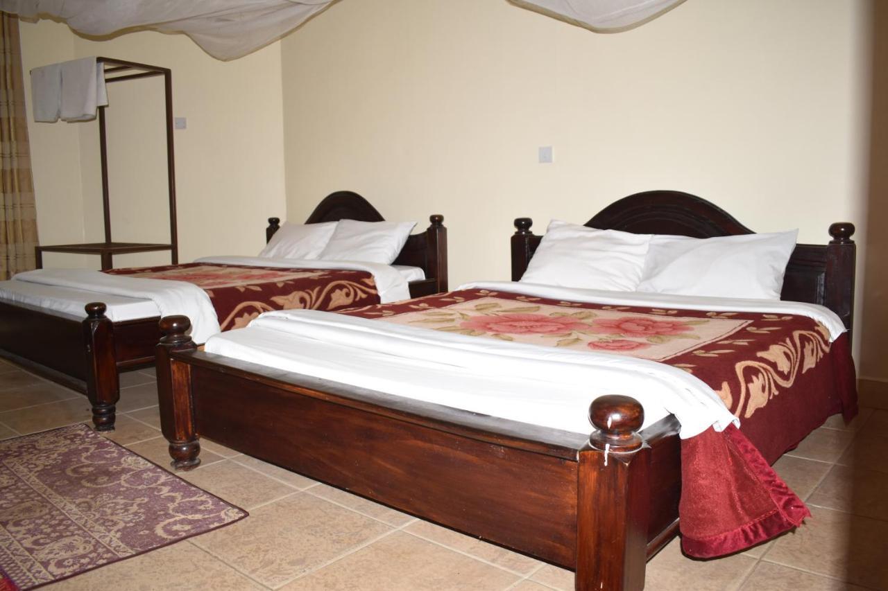 Rainbow Executive Lodge Boma la Ngombe Exterior photo