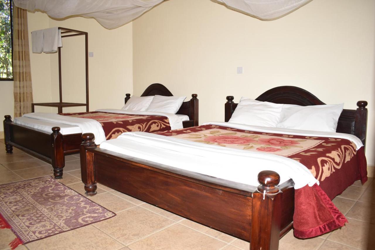 Rainbow Executive Lodge Boma la Ngombe Exterior photo