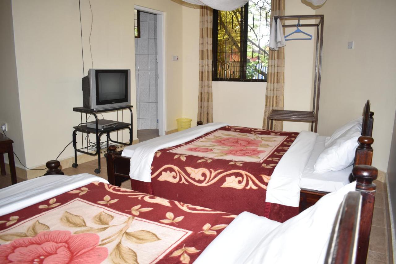 Rainbow Executive Lodge Boma la Ngombe Exterior photo