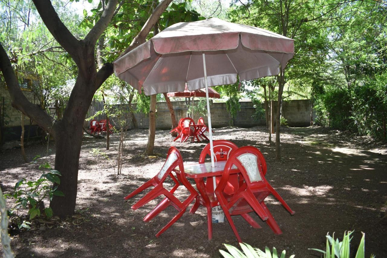 Rainbow Executive Lodge Boma la Ngombe Exterior photo